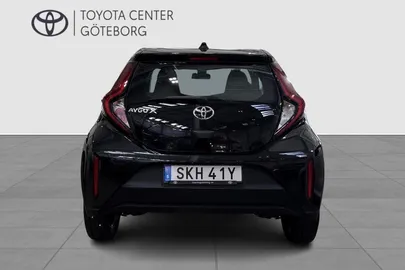Car image 3