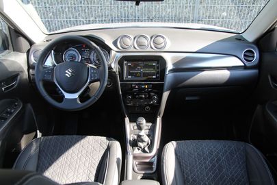 Car image 16