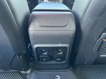 Car image 40