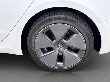 Car image 36