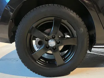 Car image 13