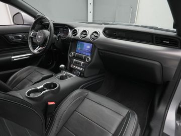 Car image 32