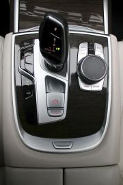 Car image 32