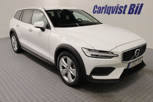 Volvo V60 Cross Country B4 AWD 146 kW image number 2