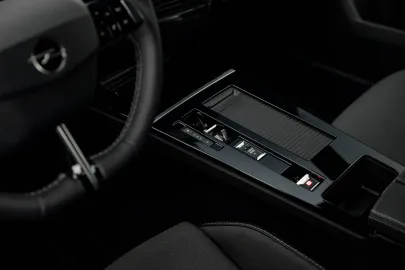 Car image 32