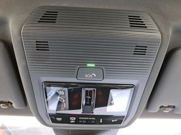 Car image 32