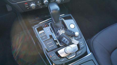 Car image 26