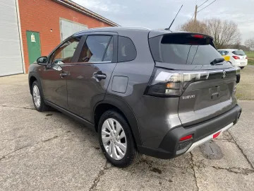 Car image 5