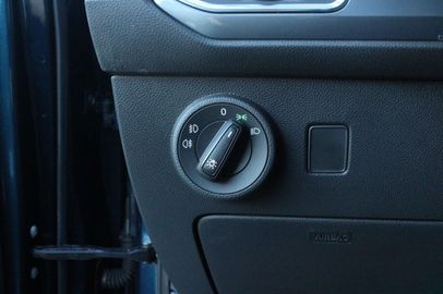 Car image 37