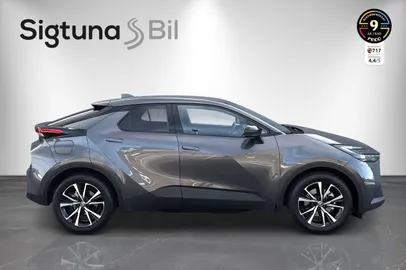Car image 4