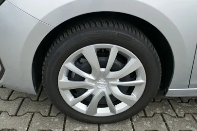 Car image 24