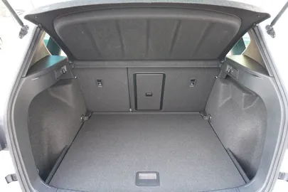 Car image 32