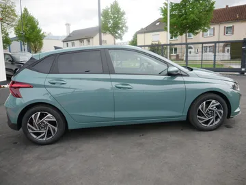 Car image 4