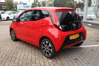 Car image 4