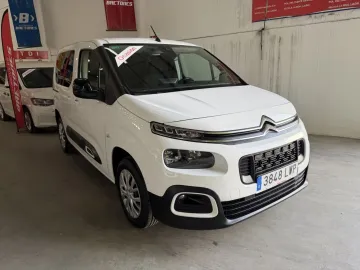 Car image 3