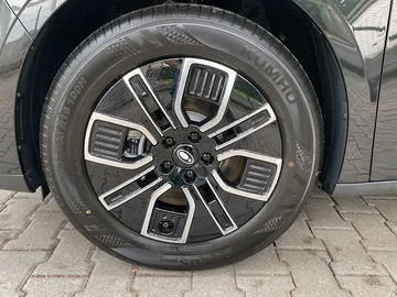 Car image 27