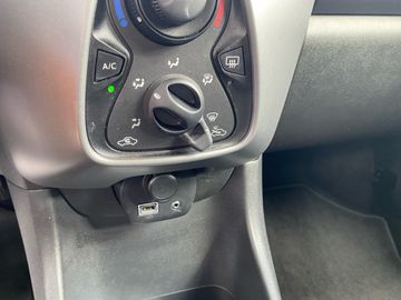 Car image 25