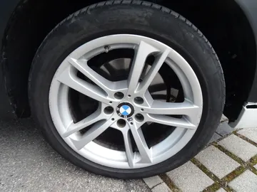 Car image 33