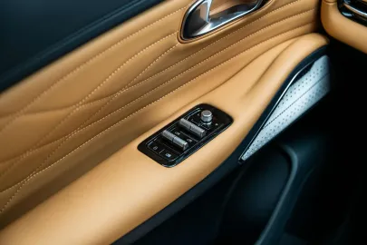Car image 42