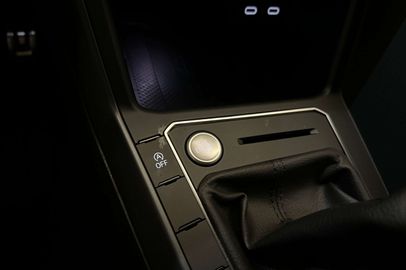 Car image 36