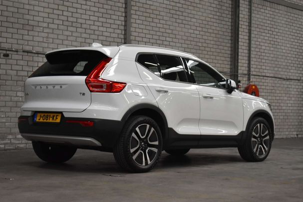 Volvo XC40 T2 95 kW image number 2