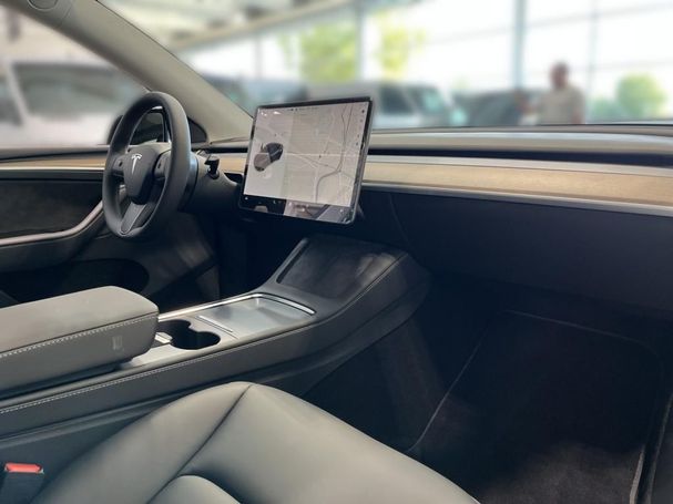 Tesla Model Y Long Range AWD 378 kW image number 5