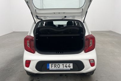 Car image 26