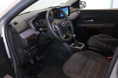 Car image 12