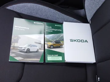 Car image 30
