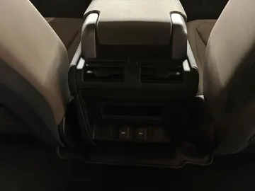 Car image 38