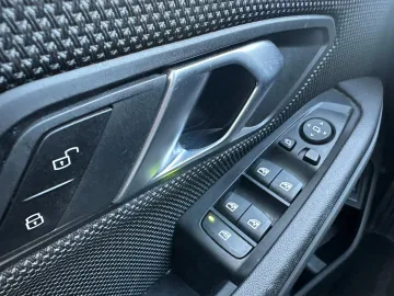 Car image 38
