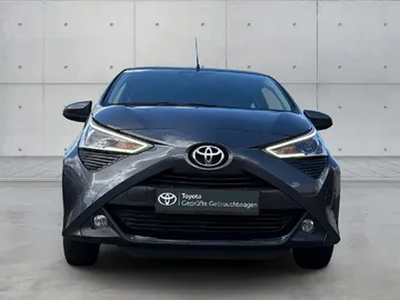 Car image 2
