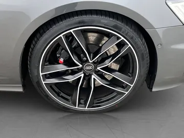 Car image 35