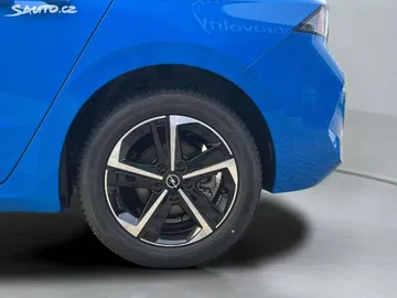 Car image 26