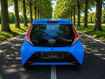 Car image 5