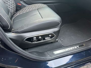 Car image 30