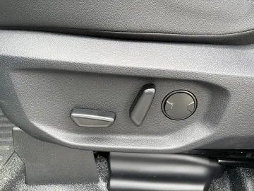 Car image 33