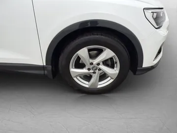 Car image 34