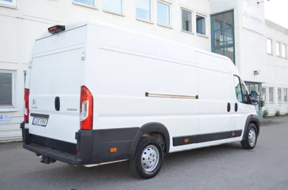 Car image 22