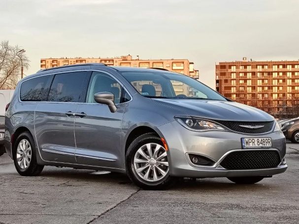 Chrysler Pacifica 214 kW image number 2