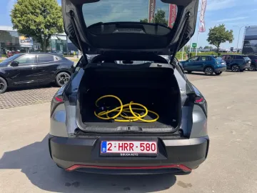 Car image 26