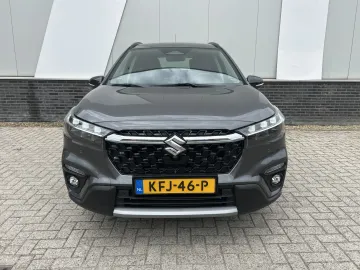Car image 2