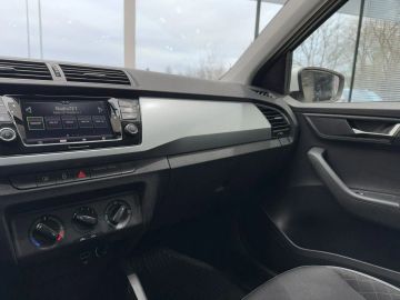 Car image 27