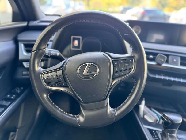 Lexus UX 250h 107 kW image number 14