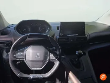 Car image 30