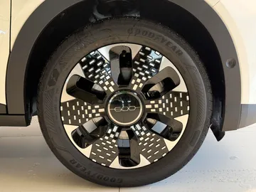 Car image 23