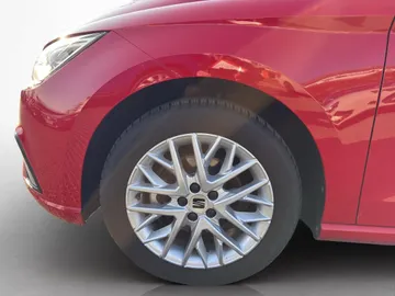 Car image 19