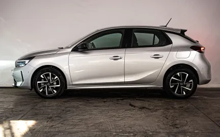 Car image 4