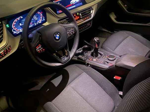 BMW 118i 100 kW image number 6