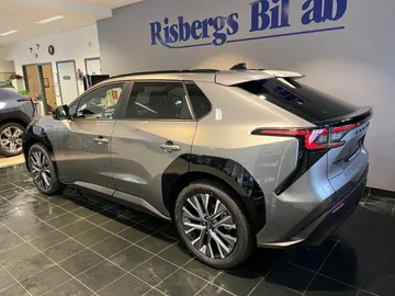 Car image 3